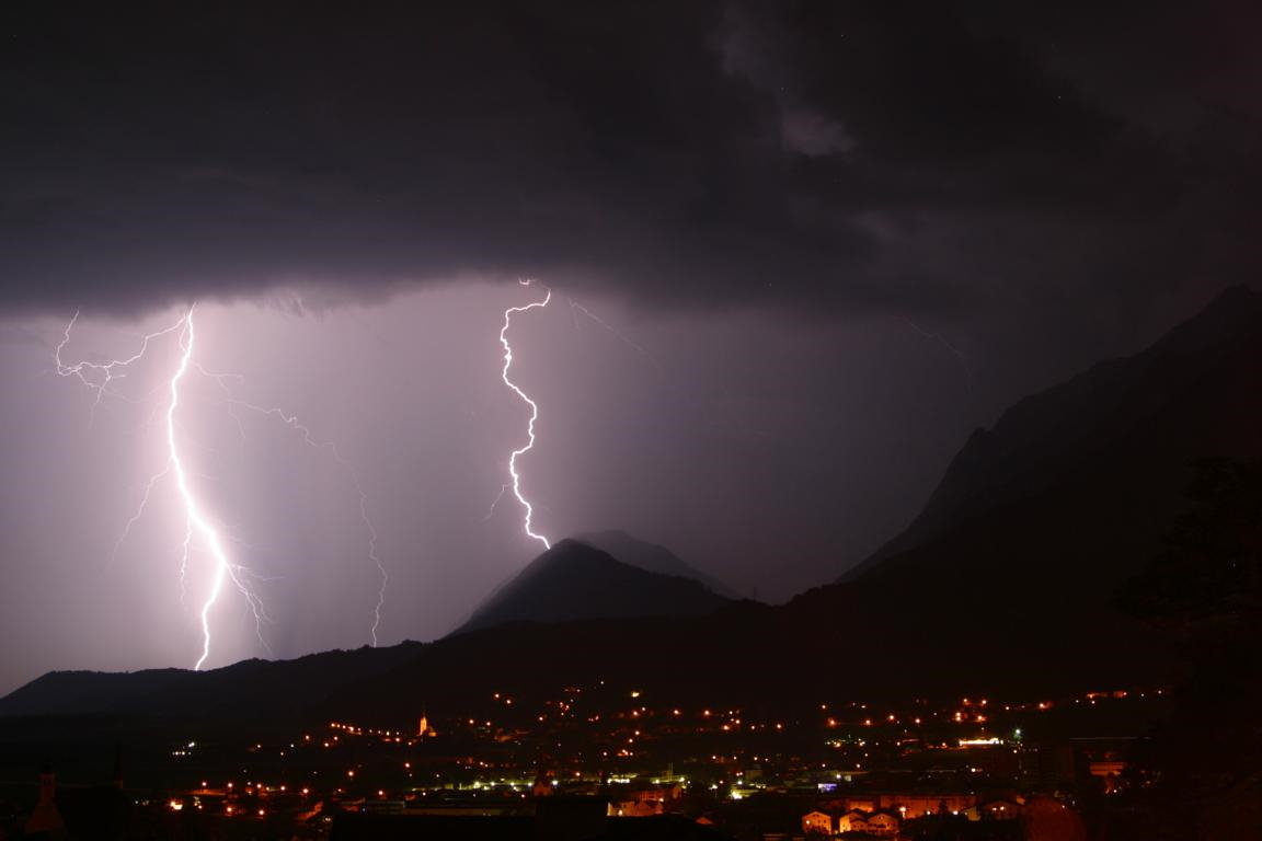 Blitzeinschlag fotografiert durch das Blitz Team Tirol