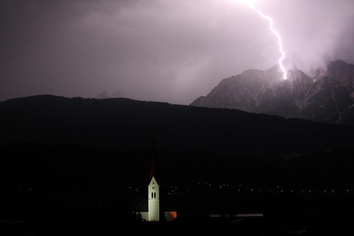 Blitzeinschlag fotografiert durch das Blitz Team Tirol